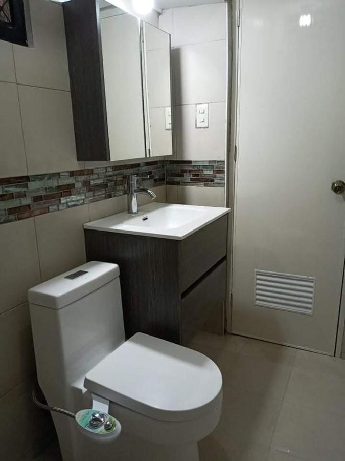 Affordable 2 Bedroom 2 Ba W/ Skycable, Netflix, & Amazon Prime Manila Bagian luar foto