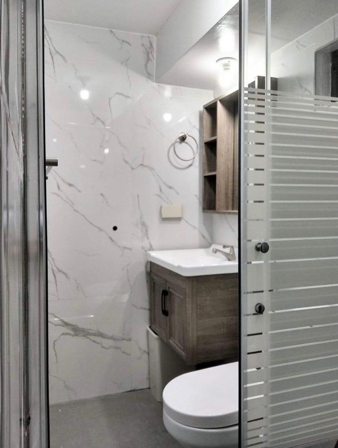 Affordable 2 Bedroom 2 Ba W/ Skycable, Netflix, & Amazon Prime Manila Bagian luar foto