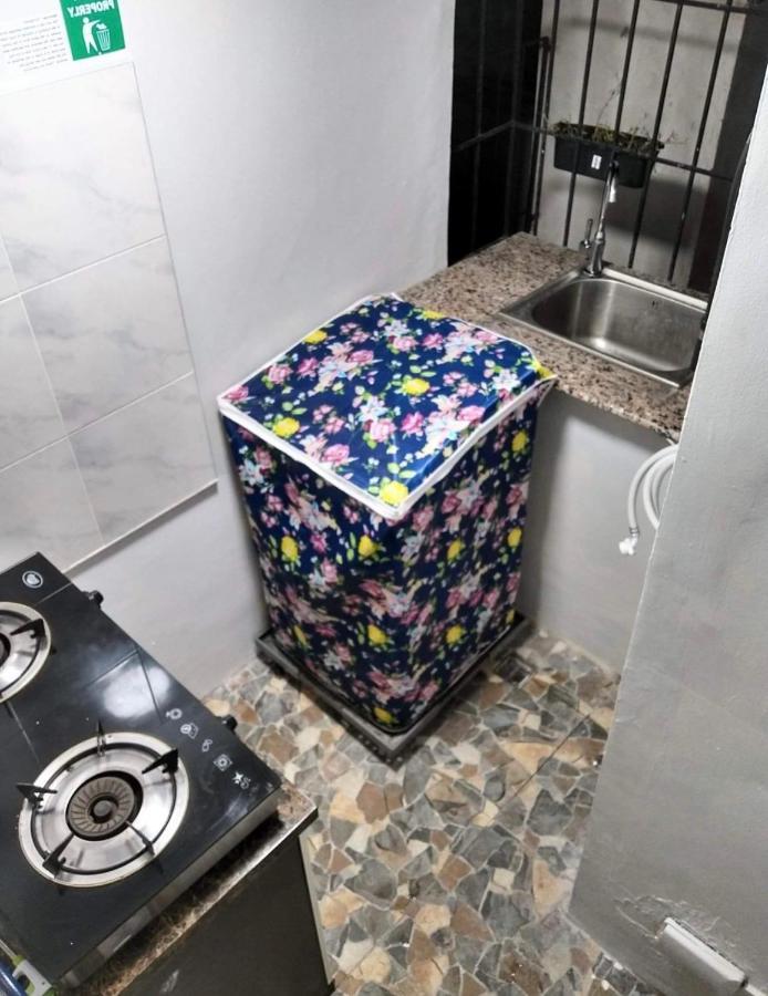 Affordable 2 Bedroom 2 Ba W/ Skycable, Netflix, & Amazon Prime Manila Bagian luar foto
