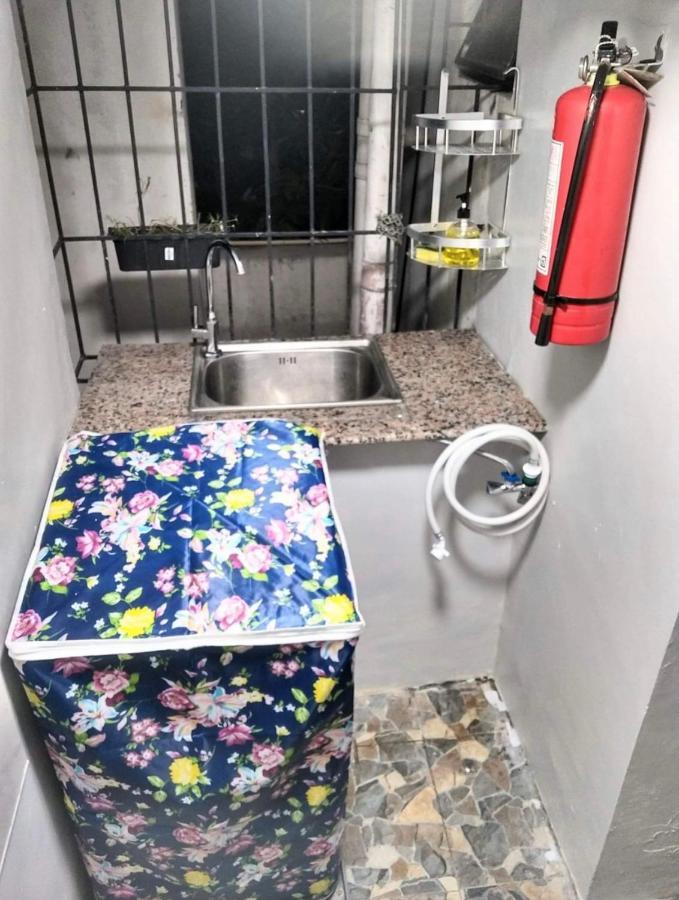 Affordable 2 Bedroom 2 Ba W/ Skycable, Netflix, & Amazon Prime Manila Bagian luar foto