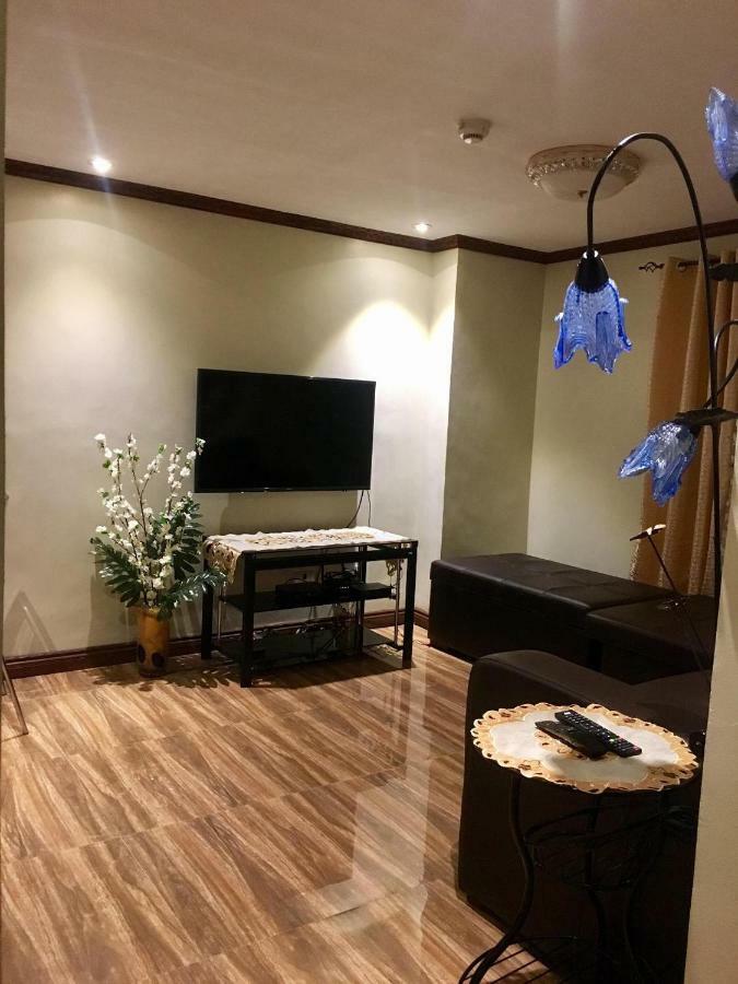 Affordable 2 Bedroom 2 Ba W/ Skycable, Netflix, & Amazon Prime Manila Bagian luar foto