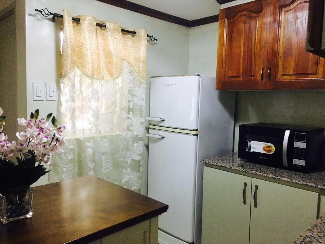 Affordable 2 Bedroom 2 Ba W/ Skycable, Netflix, & Amazon Prime Manila Bagian luar foto