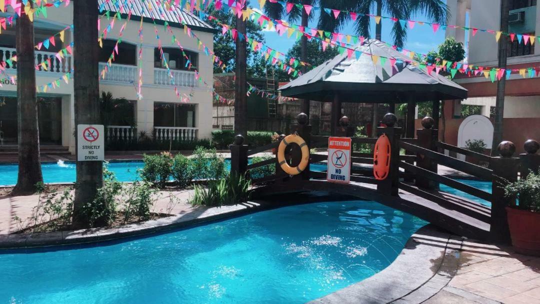 Affordable 2 Bedroom 2 Ba W/ Skycable, Netflix, & Amazon Prime Manila Bagian luar foto