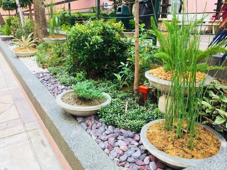Affordable 2 Bedroom 2 Ba W/ Skycable, Netflix, & Amazon Prime Manila Bagian luar foto